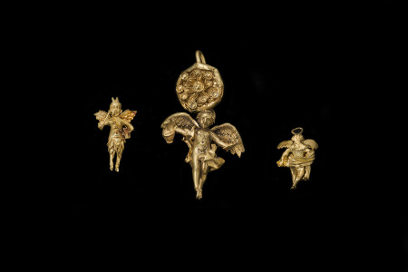 Three gold eroses figures